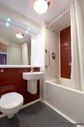 Redwings Lodge Wolverhampton Central Extérieur photo