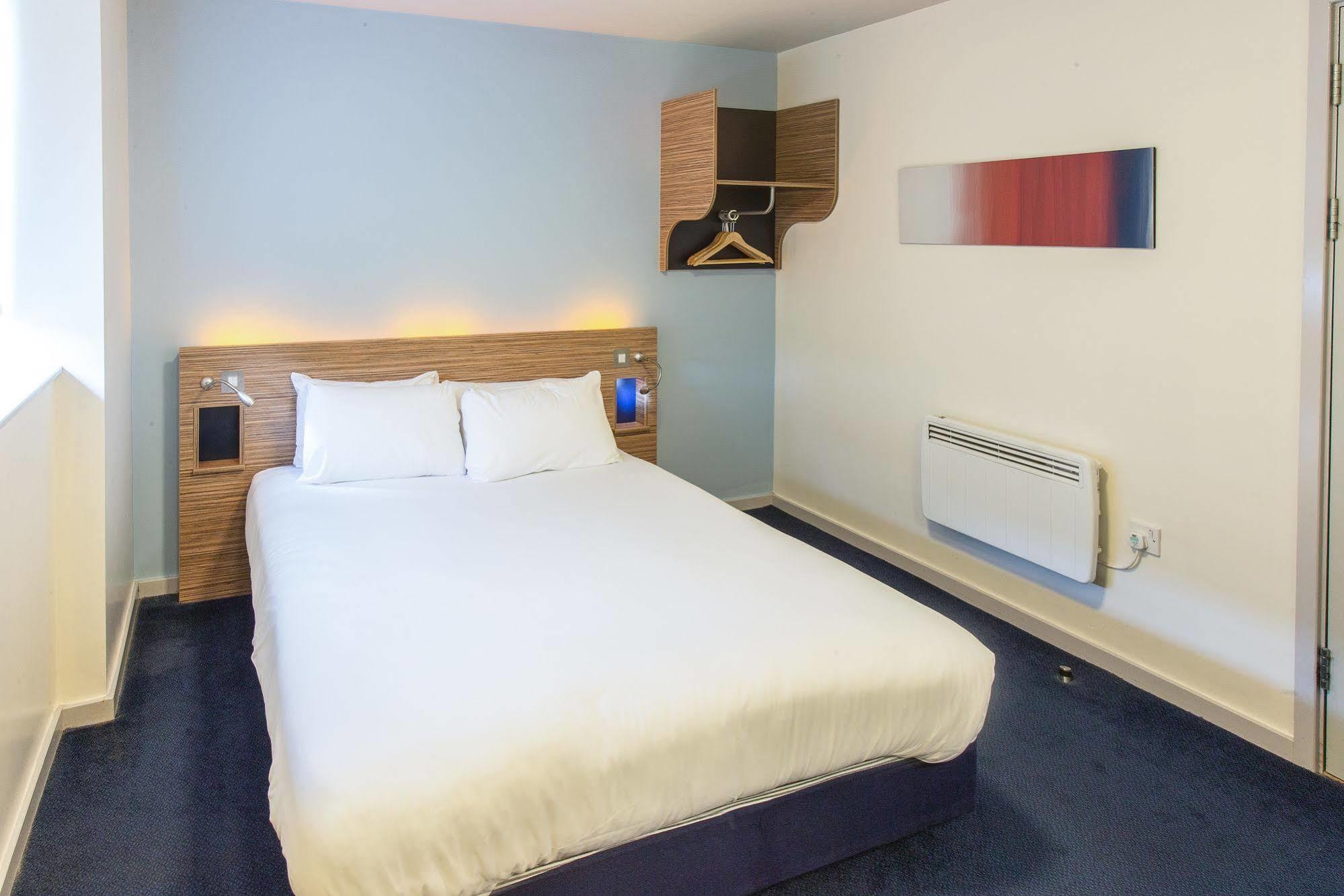Redwings Lodge Wolverhampton Central Extérieur photo