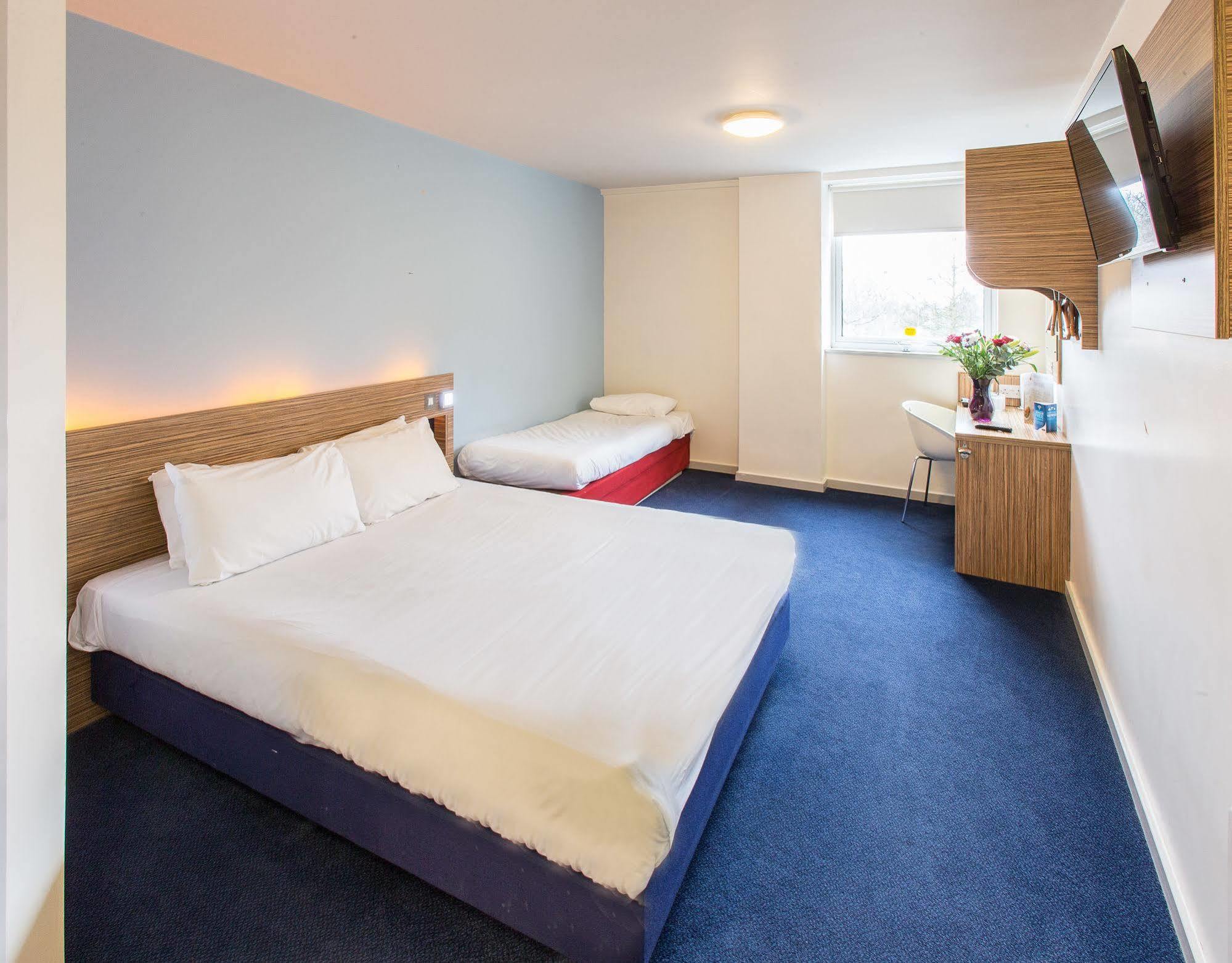 Redwings Lodge Wolverhampton Central Extérieur photo