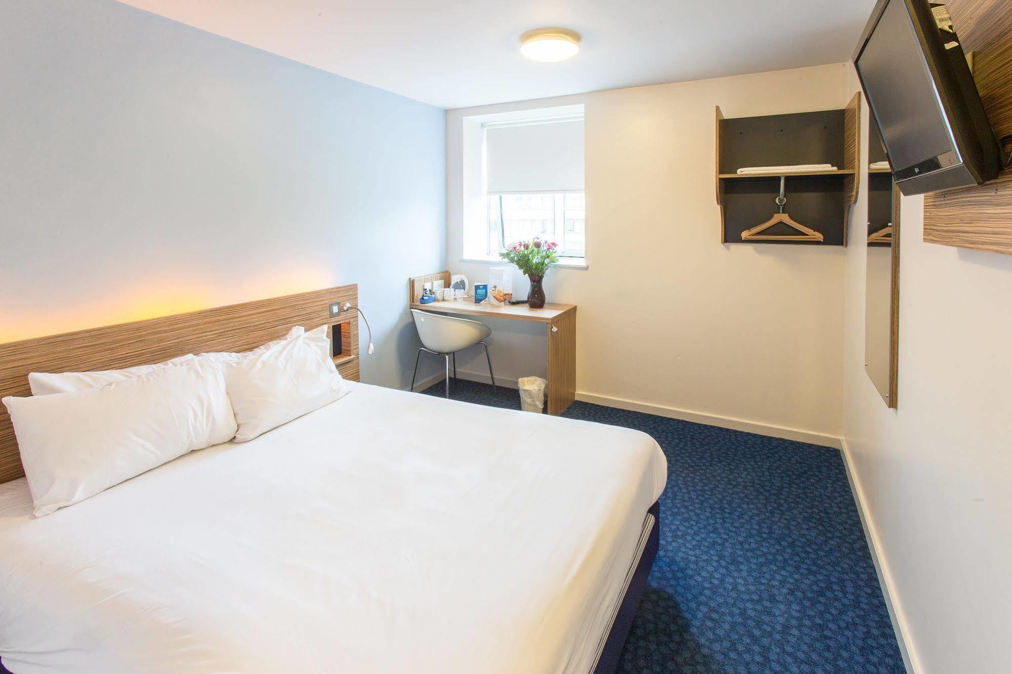 Redwings Lodge Wolverhampton Central Extérieur photo